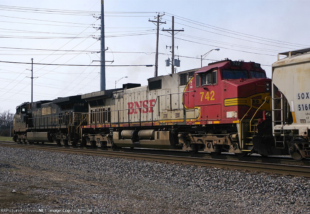 BNSF 742